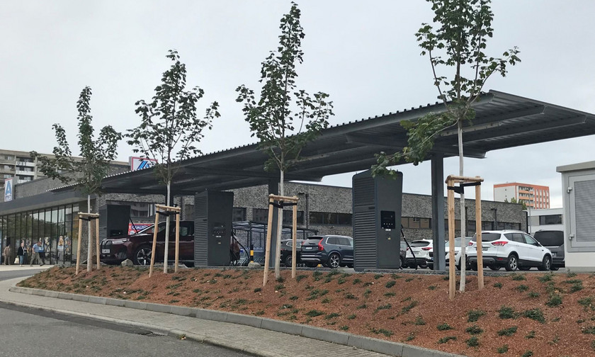 Elektrifizierte Parkplätze mit PV-Integration. Für die Werner Baubetreuungsgesellschaft mbH